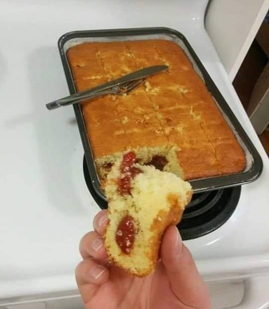 Bolo de Fubá com Goiabada mega delicioso
