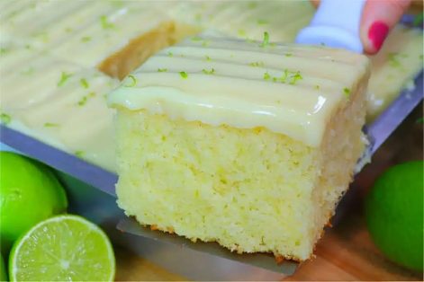 Bolo de limão de liquidificador simples e delicioso