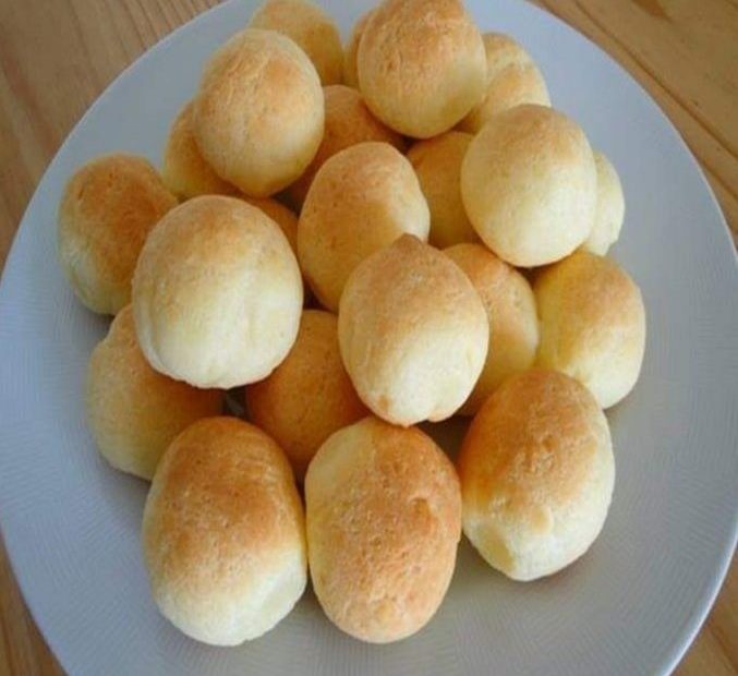 Pão de queijo caseiro simples e rápido de fazer